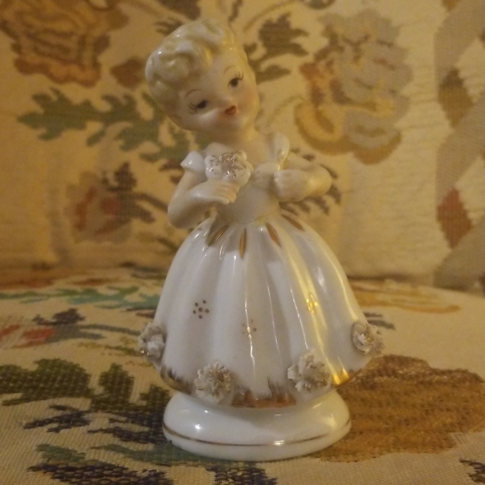 VTG Porcelain Girl with Flowers
